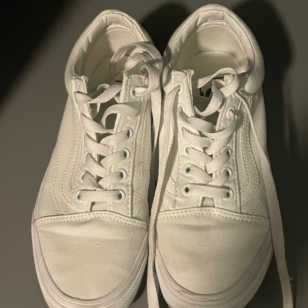 Classic White Sneakers. Vans Old Skool size 7 ladies